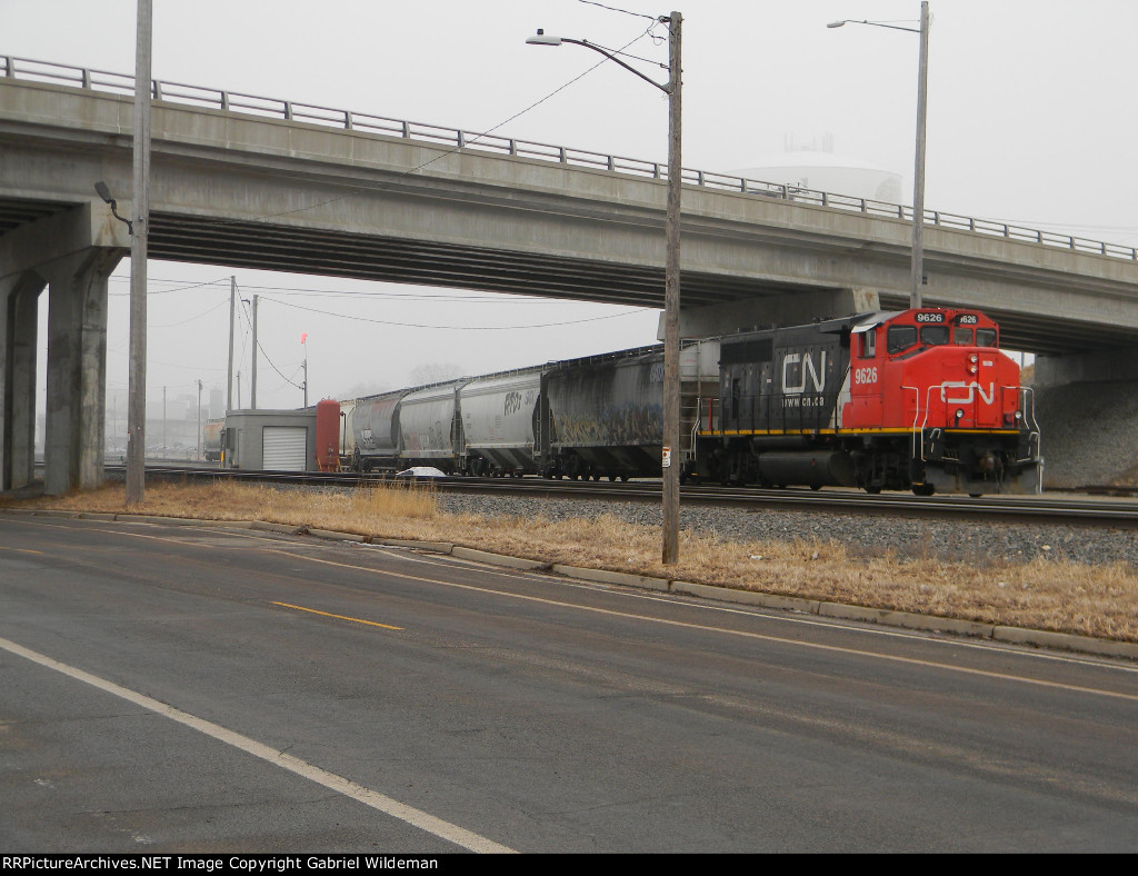 CN 9626 with Cars 